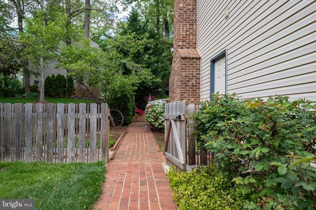 6830 BLUECURL CIR, Springfield, VA 22152