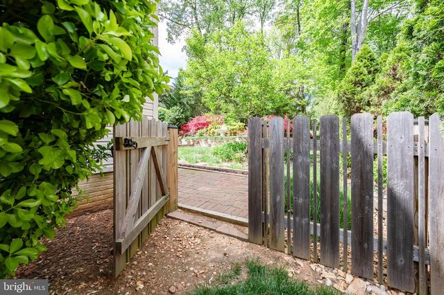 6830 BLUECURL CIR, Springfield, VA 22152