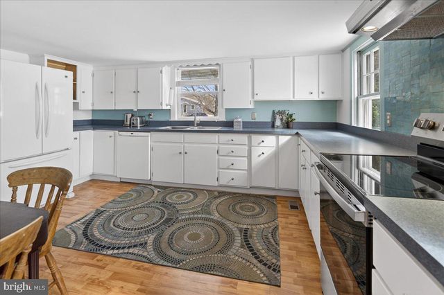 209 HARBOR WOODSVILLE, Hopewell, NJ 08530