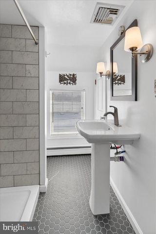 209 HARBOR WOODSVILLE, Hopewell, NJ 08530