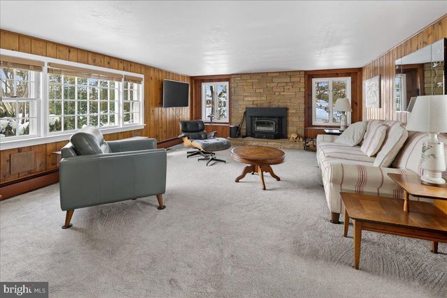 209 HARBOR WOODSVILLE, Hopewell, NJ 08530