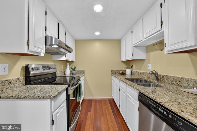 10902 HARPERS SQUARE CT, Reston, VA 20191
