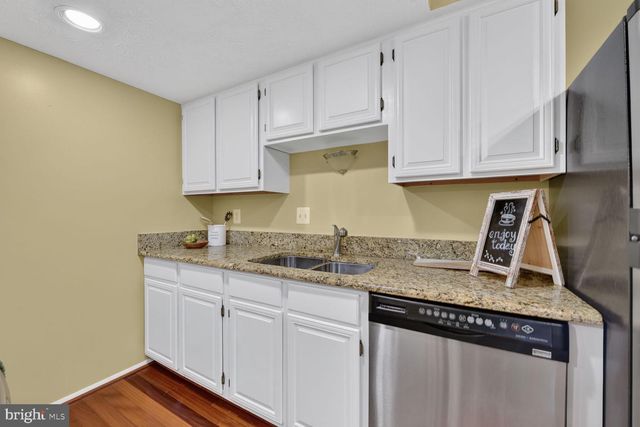 10902 HARPERS SQUARE CT, Reston, VA 20191