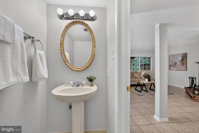 10902 HARPERS SQUARE CT, Reston, VA 20191