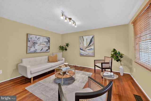 10902 HARPERS SQUARE CT, Reston, VA 20191