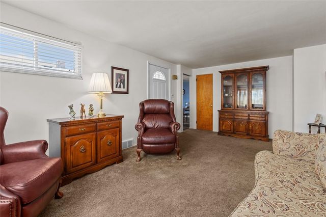 133 Eileen, Baldwin Boro, PA 15227