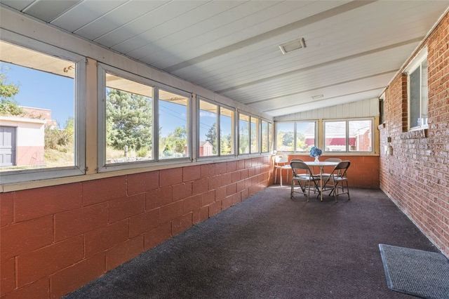 133 Eileen, Baldwin Boro, PA 15227