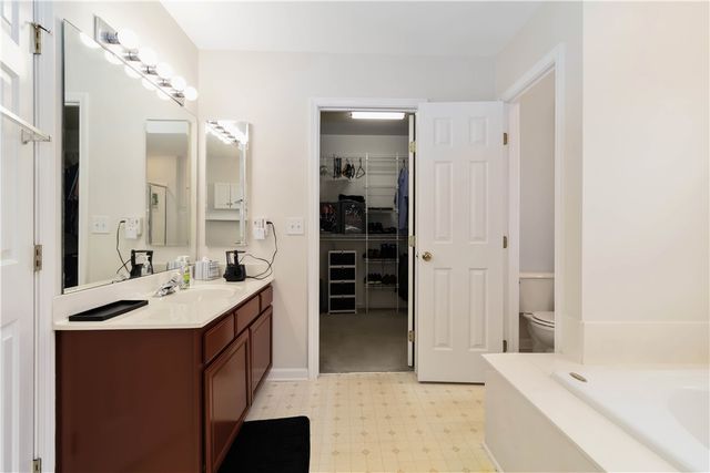 215 Ridge Bay Court, Greenville, SC 29611