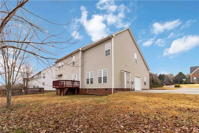 215 Ridge Bay Court, Greenville, SC 29611