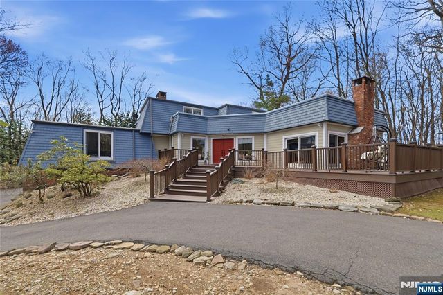 947 Franklin Lake Road, Franklin Lakes, NJ 07417