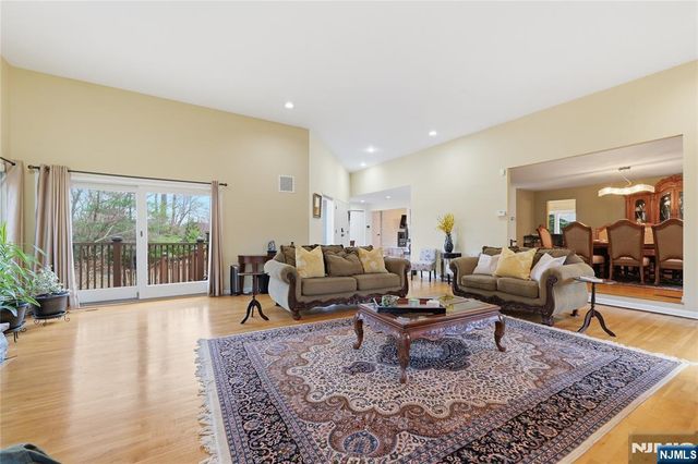 947 Franklin Lake Road, Franklin Lakes, NJ 07417