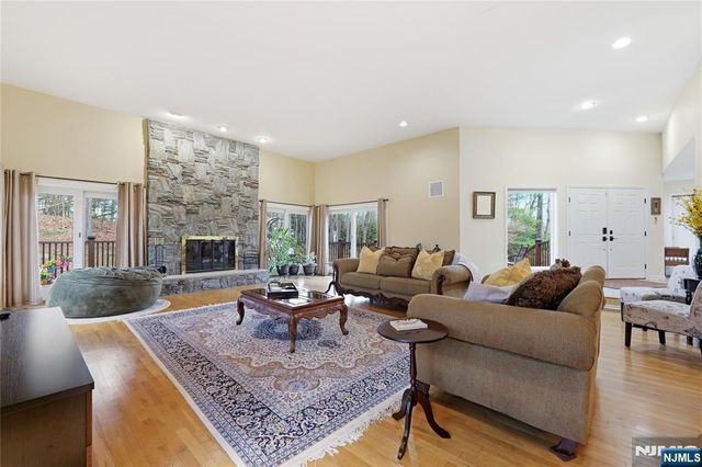 947 Franklin Lake Road, Franklin Lakes, NJ 07417