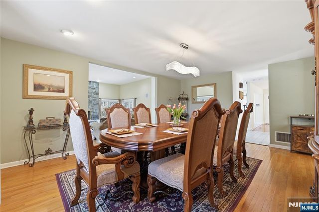 947 Franklin Lake Road, Franklin Lakes, NJ 07417