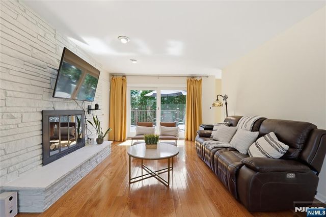 947 Franklin Lake Road, Franklin Lakes, NJ 07417