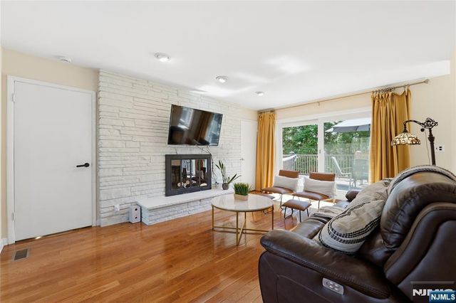 947 Franklin Lake Road, Franklin Lakes, NJ 07417