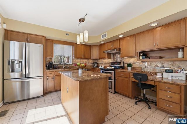 947 Franklin Lake Road, Franklin Lakes, NJ 07417