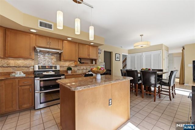 947 Franklin Lake Road, Franklin Lakes, NJ 07417