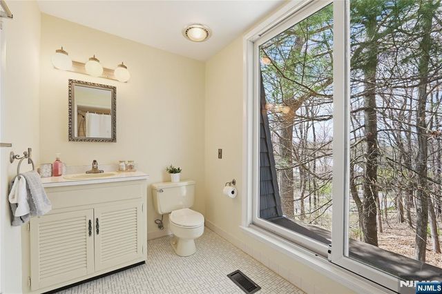 947 Franklin Lake Road, Franklin Lakes, NJ 07417