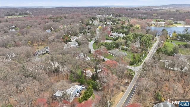 947 Franklin Lake Road, Franklin Lakes, NJ 07417