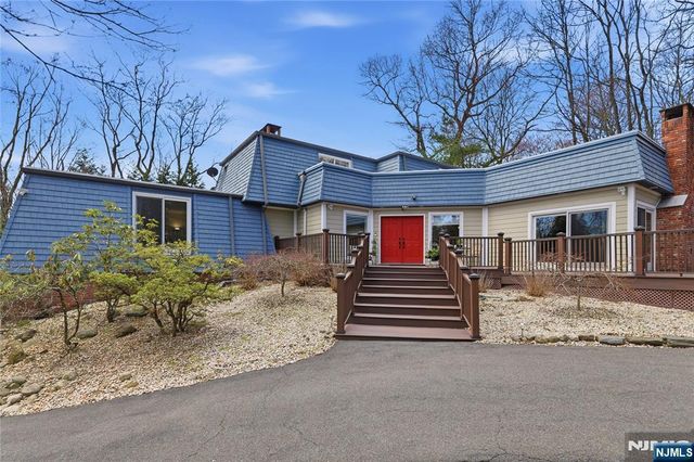 947 Franklin Lake Road, Franklin Lakes, NJ 07417