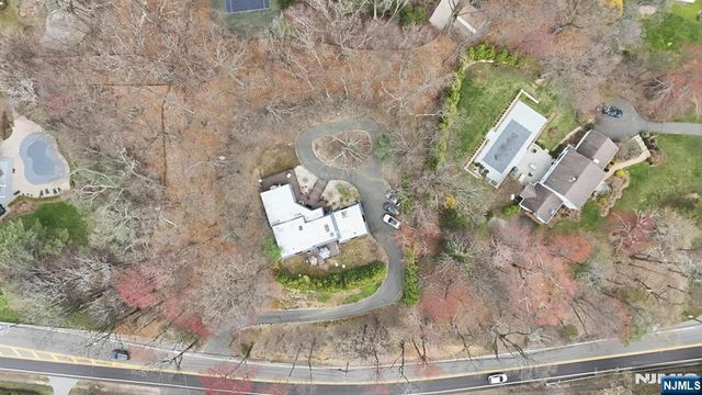 947 Franklin Lake Road, Franklin Lakes, NJ 07417