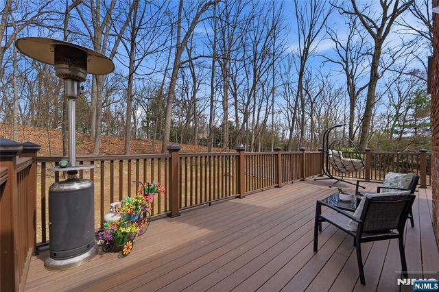 947 Franklin Lake Road, Franklin Lakes, NJ 07417