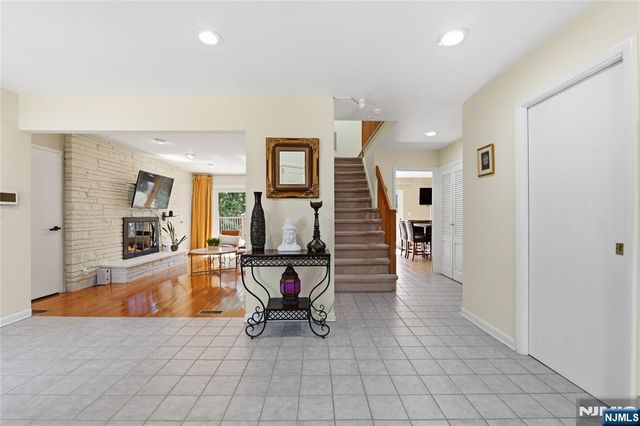 947 Franklin Lake Road, Franklin Lakes, NJ 07417