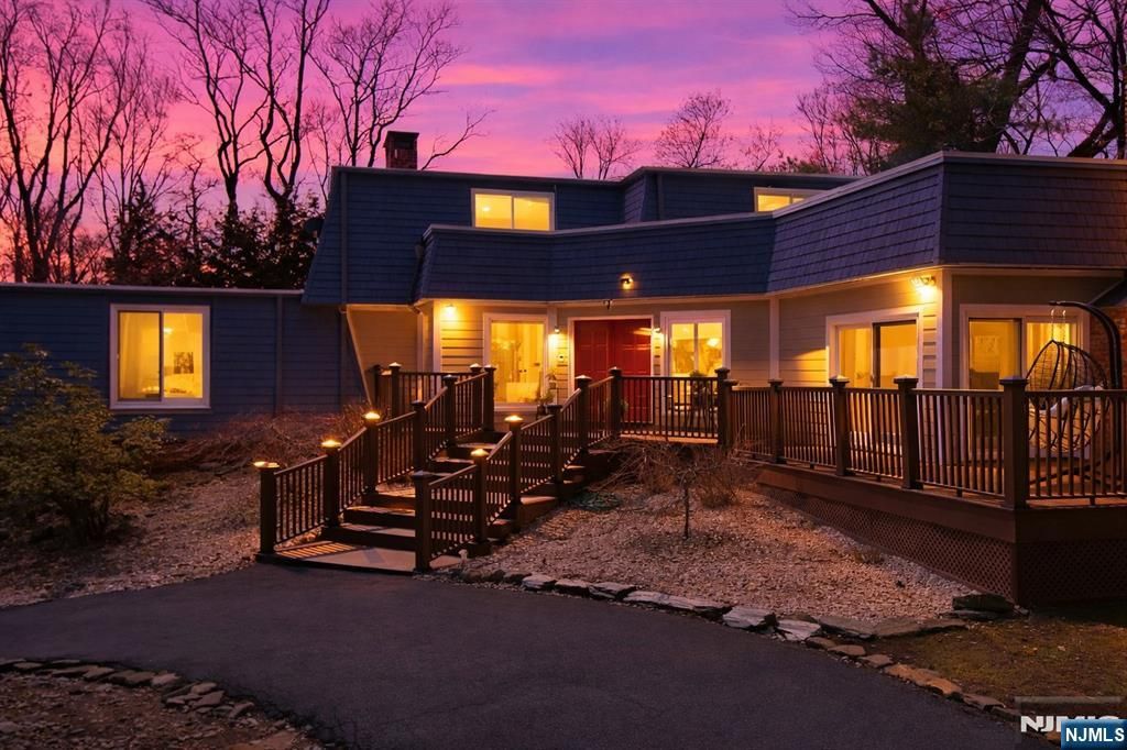 947 Franklin Lake Road, Franklin Lakes, NJ 07417