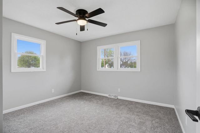 1 S Western Avenue, New Hampton, IA 50659
