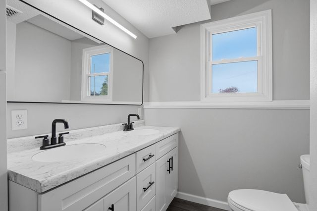 1 S Western Avenue, New Hampton, IA 50659