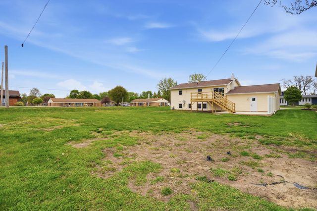 1 S Western Avenue, New Hampton, IA 50659