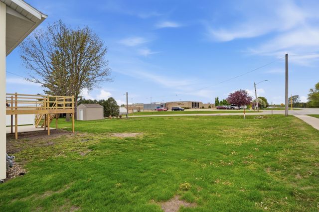 1 S Western Avenue, New Hampton, IA 50659