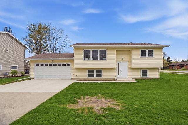 1 S Western Avenue, New Hampton, IA 50659