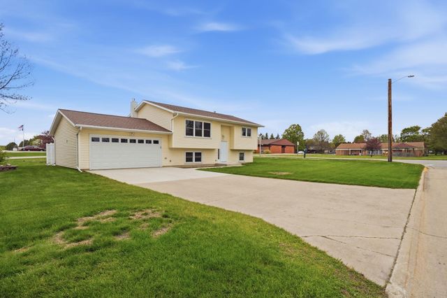 1 S Western Avenue, New Hampton, IA 50659