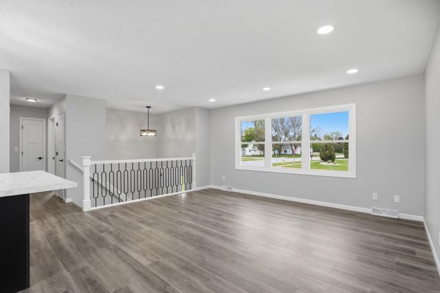 1 S Western Avenue, New Hampton, IA 50659
