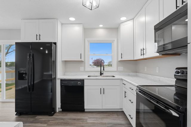 1 S Western Avenue, New Hampton, IA 50659