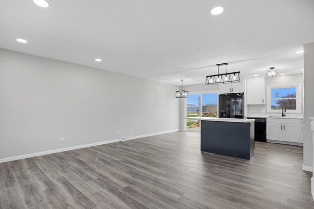 1 S Western Avenue, New Hampton, IA 50659