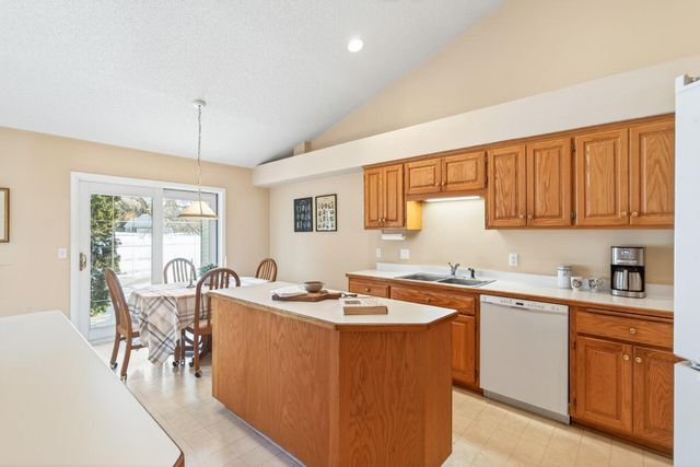 8810 Pointe Vista Drive, Victoria, MN 55386