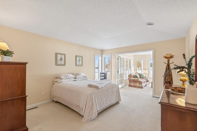 8810 Pointe Vista Drive, Victoria, MN 55386