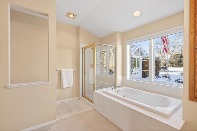 8810 Pointe Vista Drive, Victoria, MN 55386