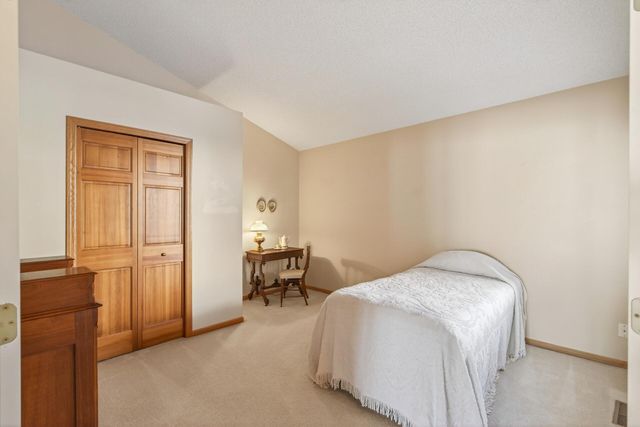 8810 Pointe Vista Drive, Victoria, MN 55386