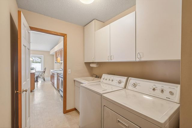 8810 Pointe Vista Drive, Victoria, MN 55386