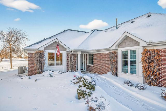 8810 Pointe Vista Drive, Victoria, MN 55386