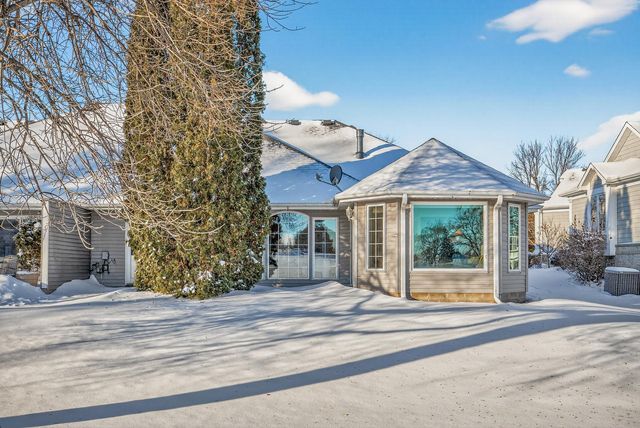 8810 Pointe Vista Drive, Victoria, MN 55386