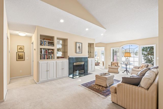 8810 Pointe Vista Drive, Victoria, MN 55386