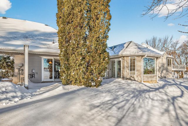 8810 Pointe Vista Drive, Victoria, MN 55386