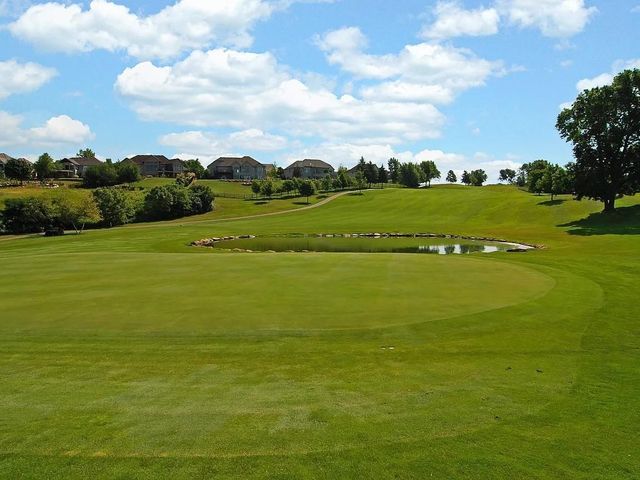 8810 Pointe Vista Drive, Victoria, MN 55386