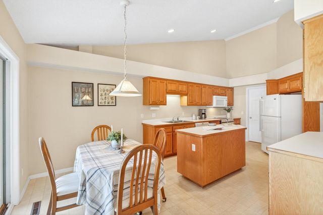 8810 Pointe Vista Drive, Victoria, MN 55386