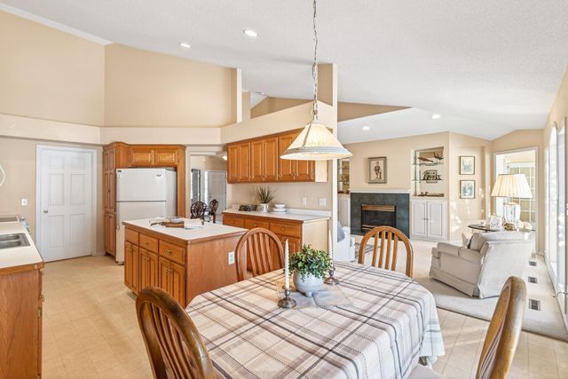 8810 Pointe Vista Drive, Victoria, MN 55386