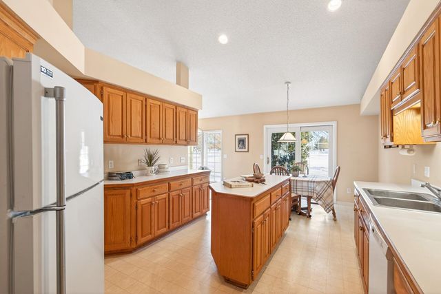 8810 Pointe Vista Drive, Victoria, MN 55386